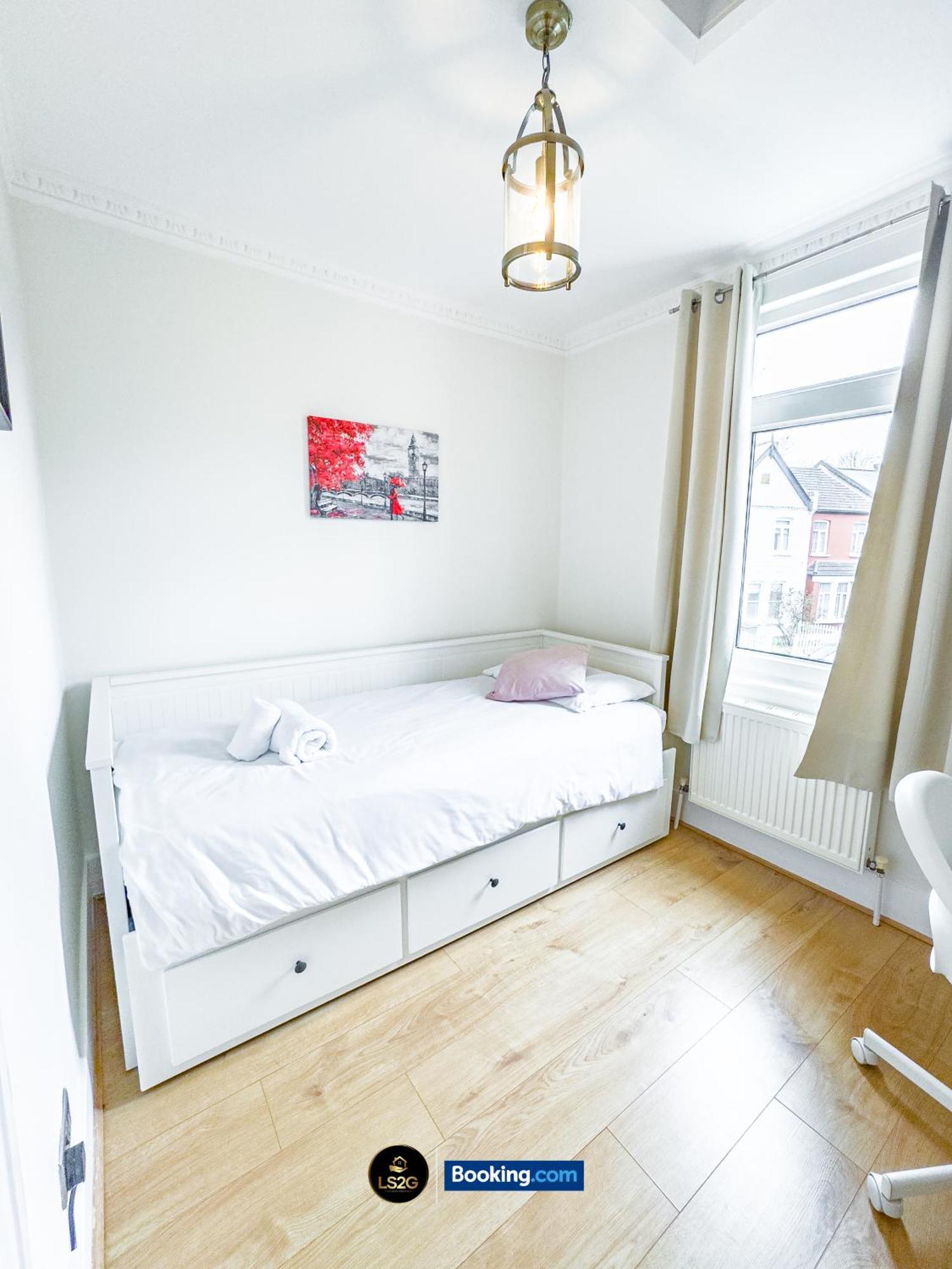 Stunning House By Ls2G Short Lets & Serviced Accommodation Greater London With Free Wifi Zewnętrze zdjęcie