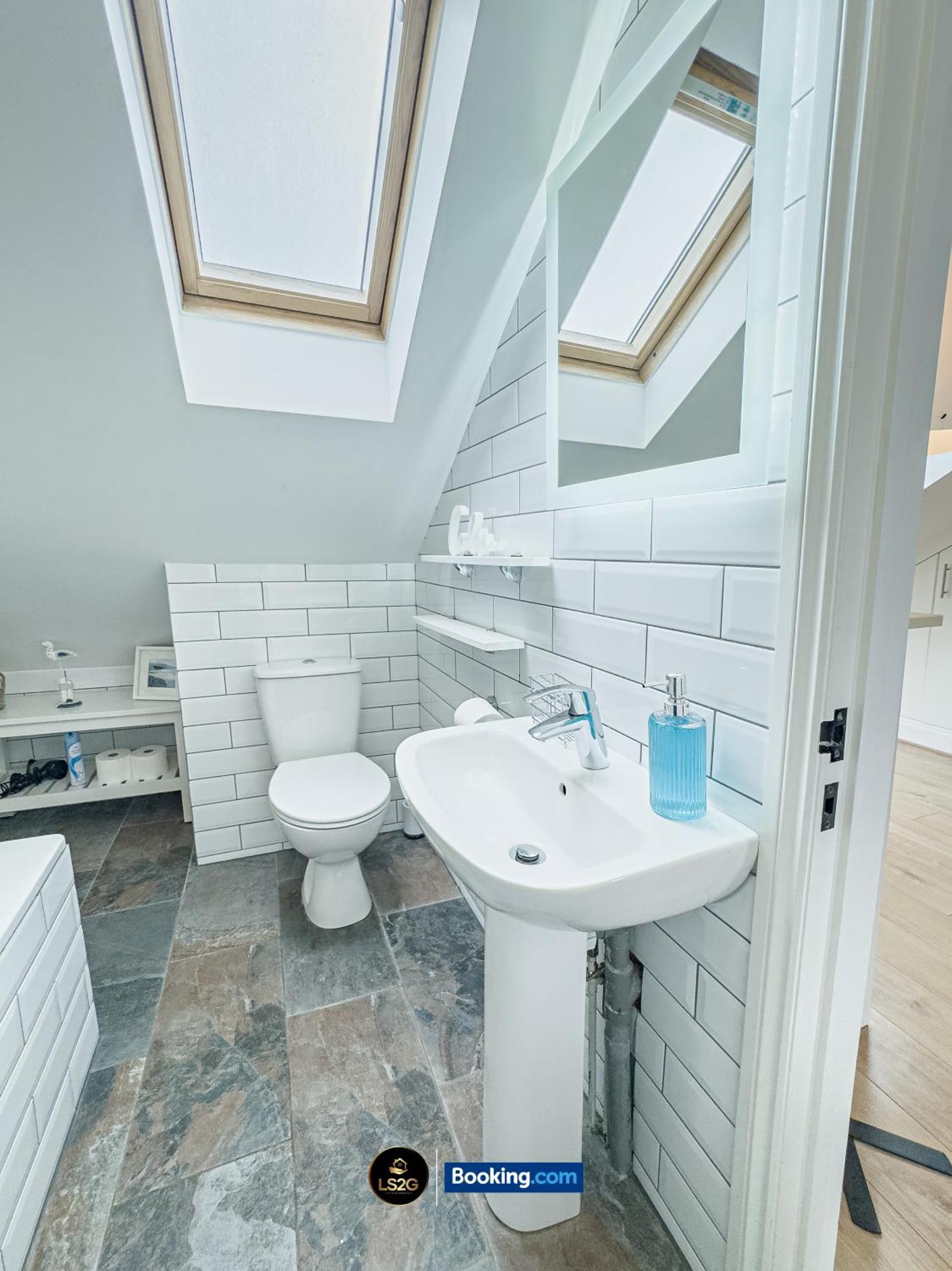 Stunning House By Ls2G Short Lets & Serviced Accommodation Greater London With Free Wifi Zewnętrze zdjęcie