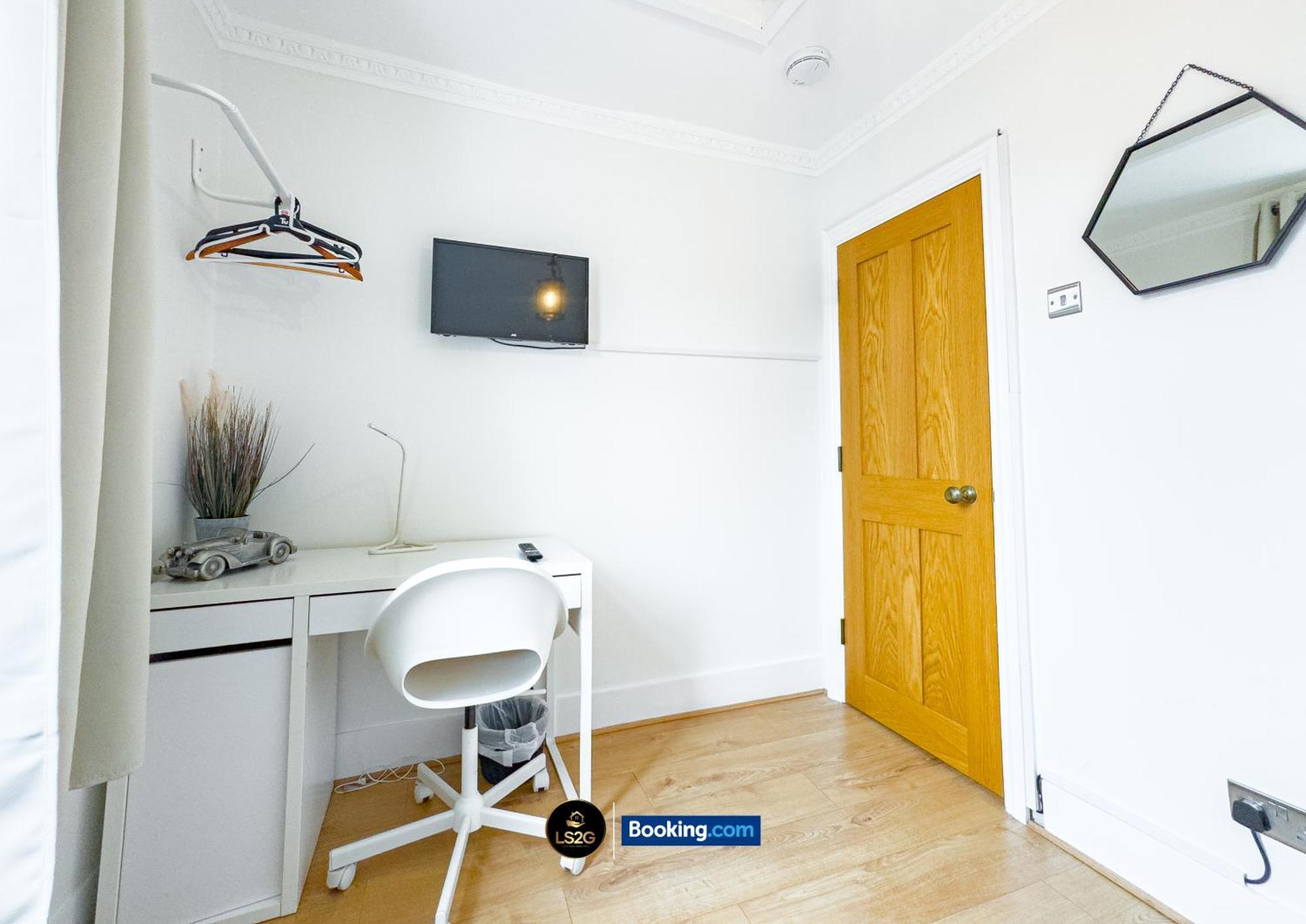 Stunning House By Ls2G Short Lets & Serviced Accommodation Greater London With Free Wifi Zewnętrze zdjęcie