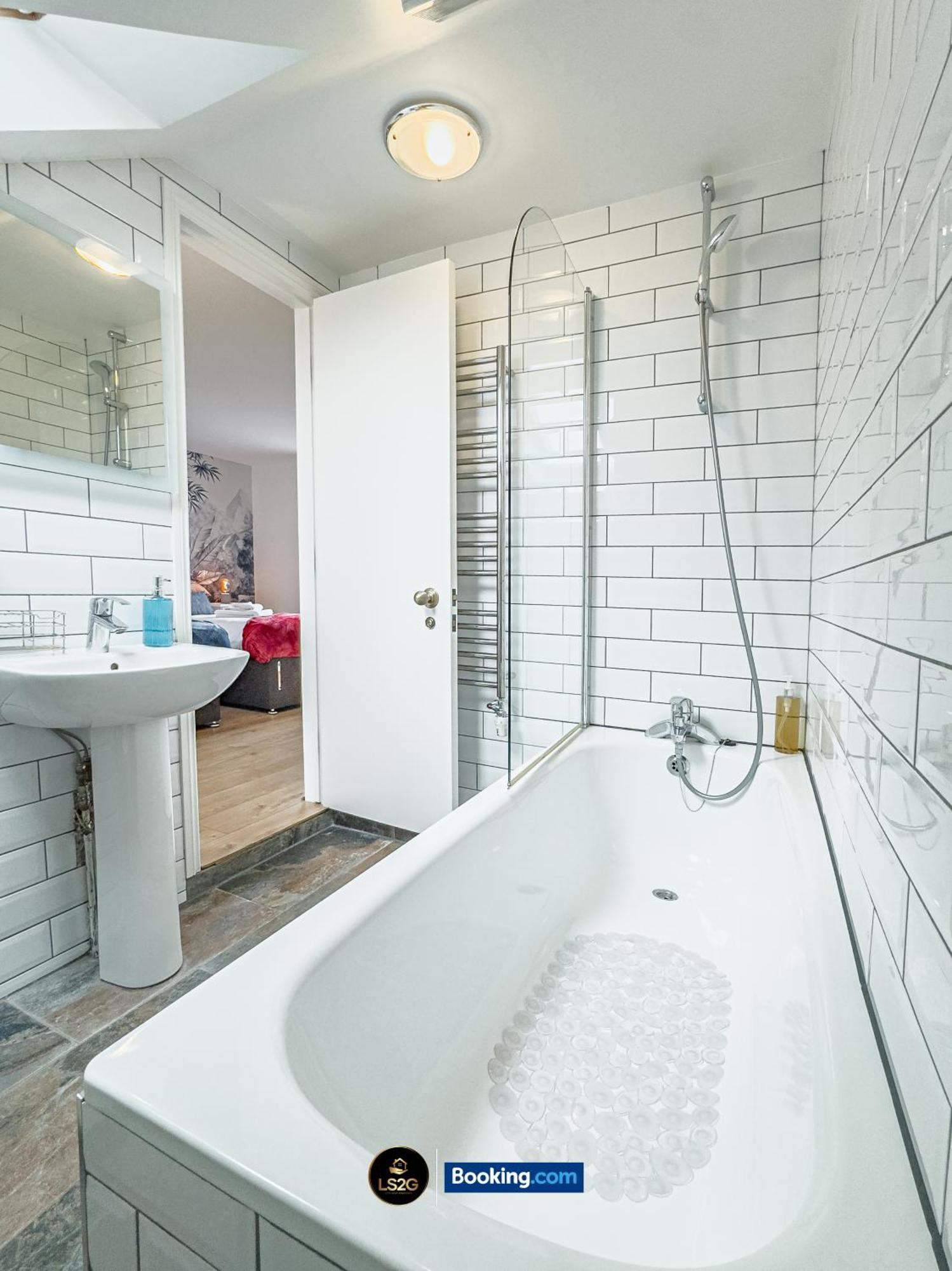 Stunning House By Ls2G Short Lets & Serviced Accommodation Greater London With Free Wifi Zewnętrze zdjęcie